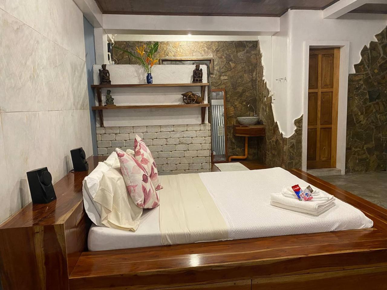 Bed and Breakfast Stone Creek House Romblon Экстерьер фото